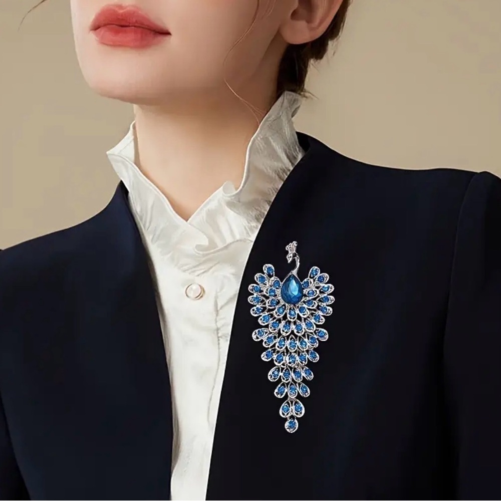 Elegant Blue & Silver Peacock Brooch and Pendant. - Picture 6 of 10